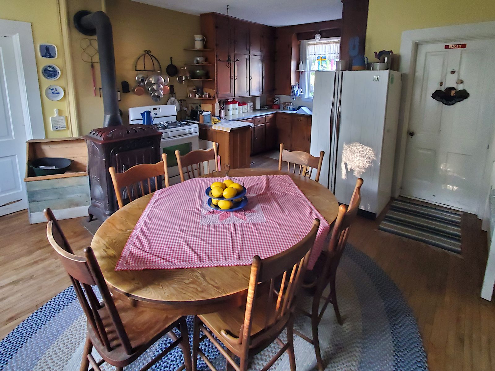 Common spaces at the Country Bed and Breakfast - Image 1