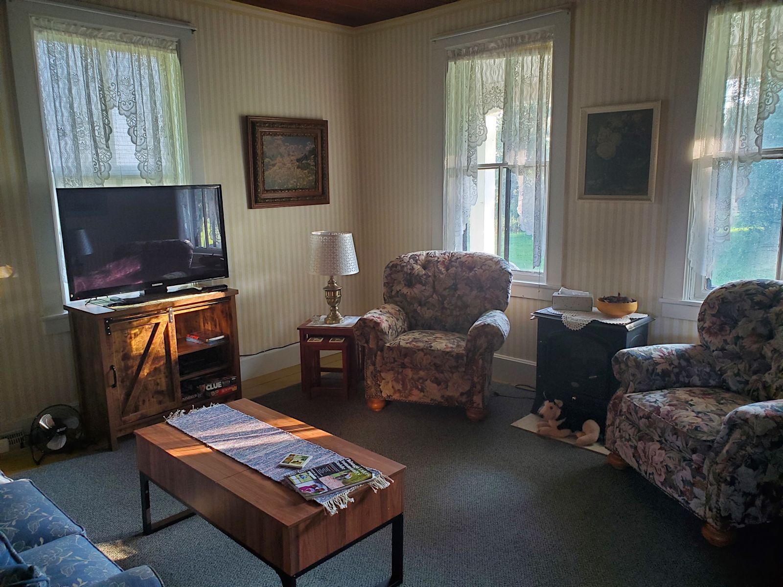 Common spaces at the Country Bed and Breakfast - Image 2